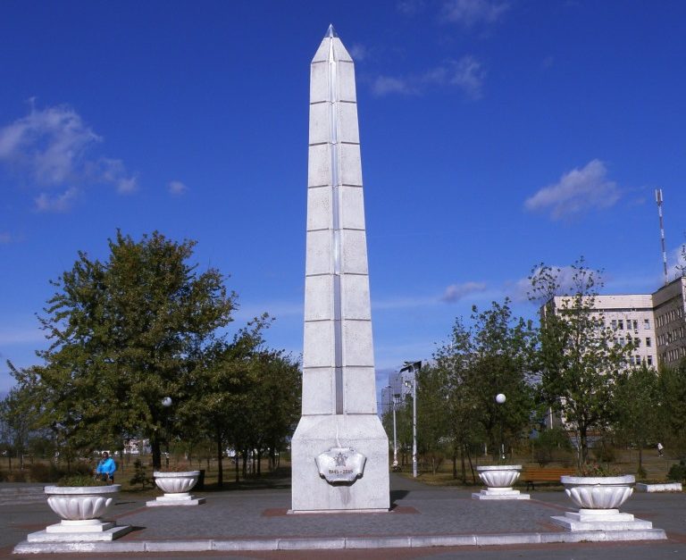 Памятник Защитников отчество.jpg