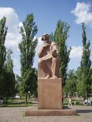 Пам'ятник Володимиру Вернадському wiki.JPG