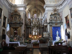 Kostel-svjatogo-antonija altar.jpg