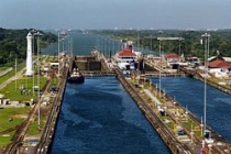 250px-Panama Canal Gatun Locks.jpg