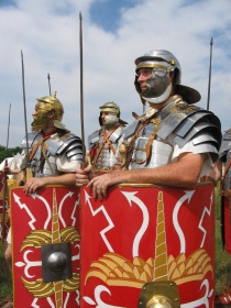 Римські гастати — різновид піхоти Давнього Риму. Сучасна реконструкція.jpg