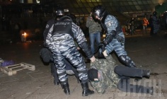 1416573571-7633-30-noyabrya-kiev-berkut-razgonyaet-protestuyuschih (1).jpeg