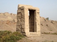 400px-Dendera Hathor-Heiligtum 01.JPG