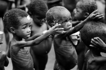 Голодні африканські діти.jpg
