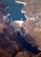 350px-Hoover Dam Nevada Luftaufnahme.jpg